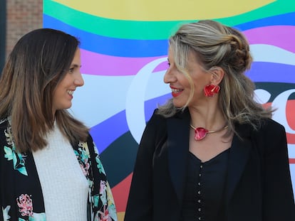 Ione Belarra y Yolanda Díaz en un acto institucional con motivo del Día del Orgullo, en Madrid, en 2022.