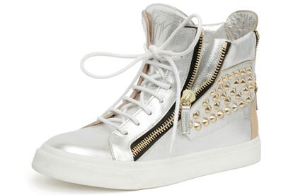 Doradas y con tachuela, de GIUSEPPE ZANOTTI (550 euros).