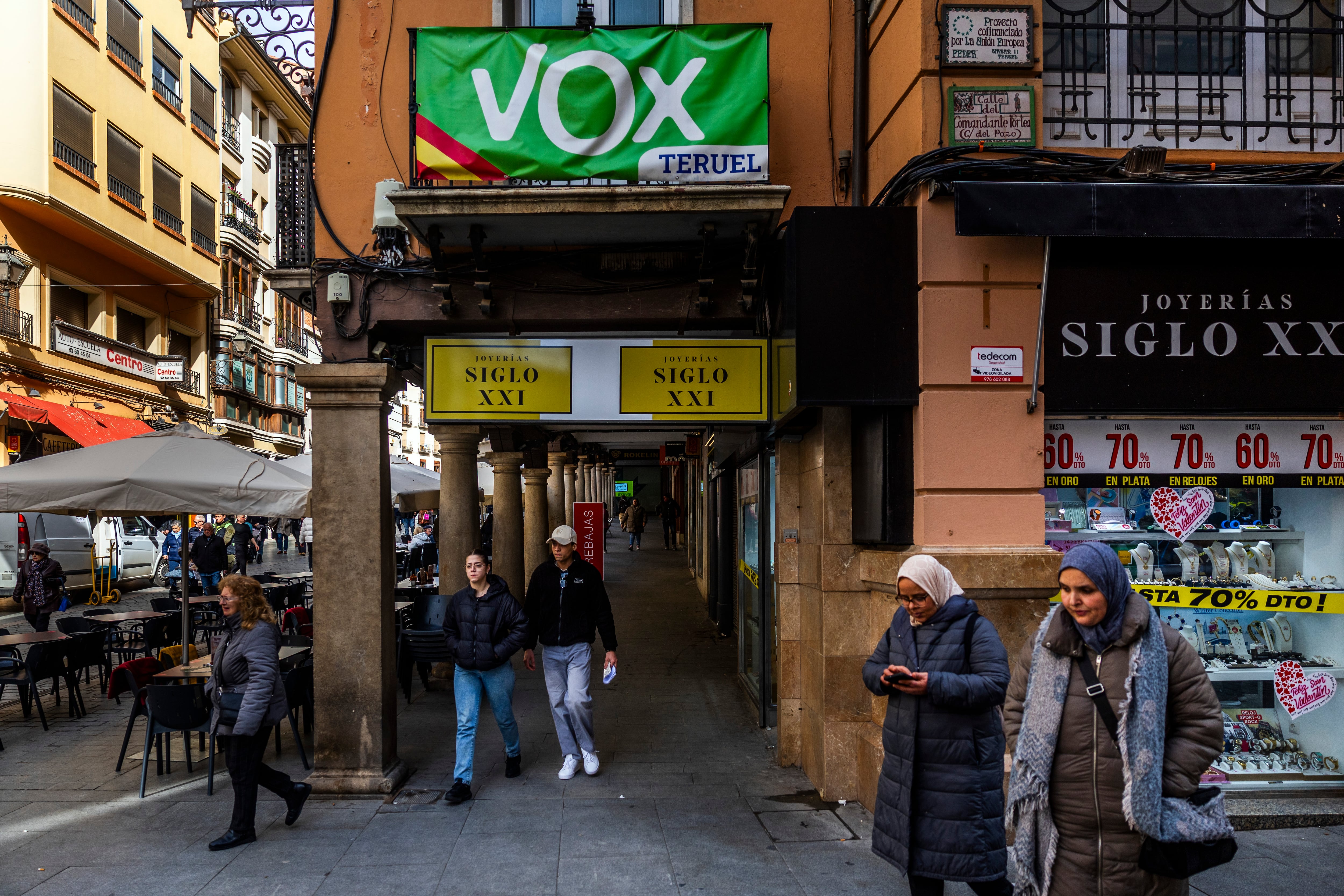 El ‘sorpasso’ de Vox al PSOE a pie de calle en Teruel: “Es más radical que el PP”