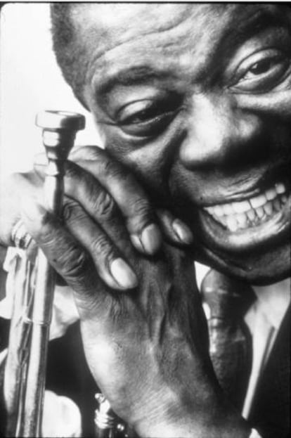 El trompetista de jazz Louis Amstrong, en 1957.