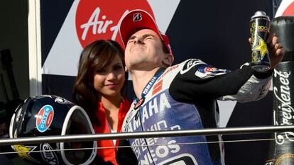 Jorge Lorenzo celebra el Campeonato del Mundo de Moto GP en el podio de Australia