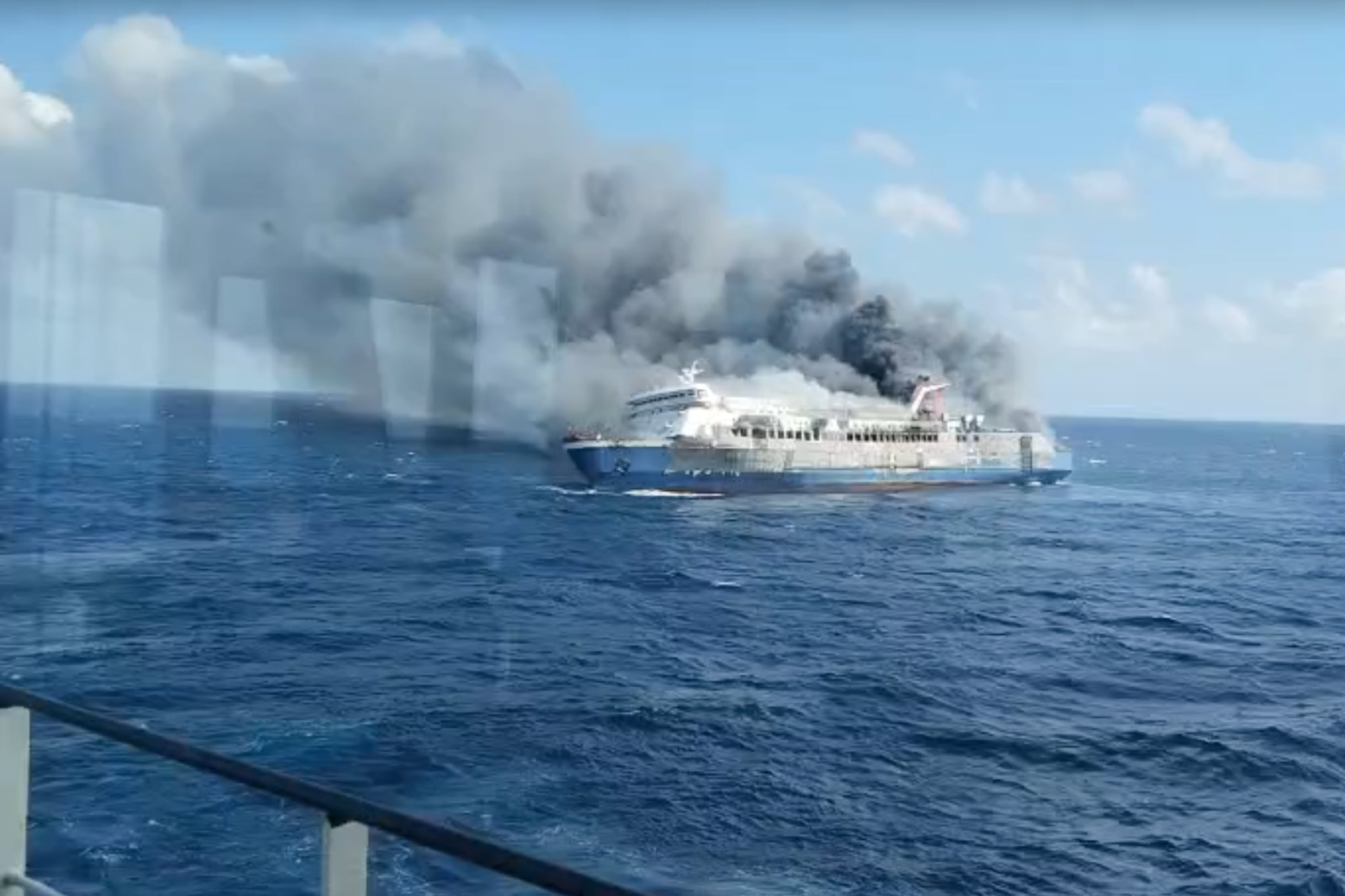 Mueren cinco personas en Indonesia en el incendio de un ferry con más de 200 pasajeros