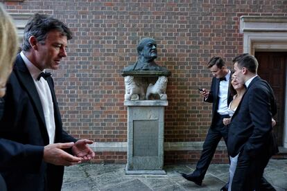 Busto de John Christie, fundador junto a su mujer Audrey Mildmay del festival de ópera de Glyndebourne.