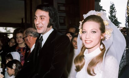 Tony Luz y la cantante Karina en su boda en 1973 en Madrid.