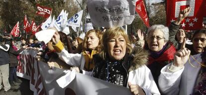 Concentración de protesta por el plan de privatización sanitaria del Gobierno madrileño.