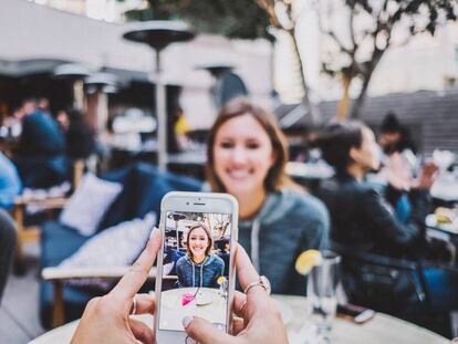 ¿Podrías vivir un año sin ‘smartphone’ a cambio de 80.000 euros?