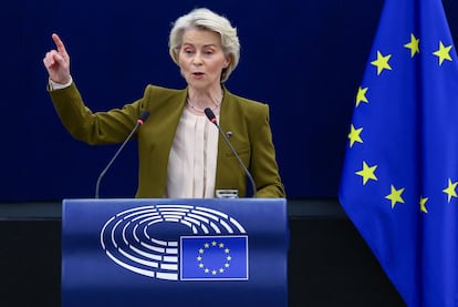 La presidenta de la Comisión Europea, Ursula von der Leyen, interviene ante el Parlamento Europeo, en Estrasburgo este miércoles. 