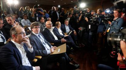 Membres del PDeCAT durant un reunió extraordinària de la direcció del partit.