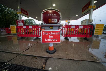 Una gasolinera en la ciudad británica de Mánchester que permanece cerrada desde el lunes.