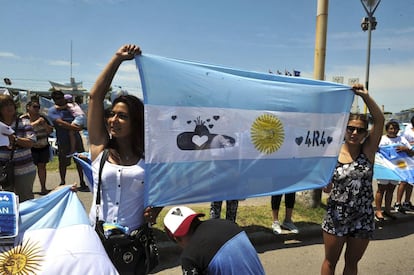 Los familiares de los 44 en una marcha realizada el viernes.