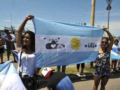 Los familiares de los 44 en una marcha realizada el viernes.