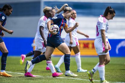 Alexia Putellas celebra su primer gol tras la vuelta de su lesión durante la derrota del Barcelona ante el Madrid CFF.