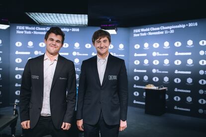 Carlsen y Kariakin, nada más empatar la 12ª partida