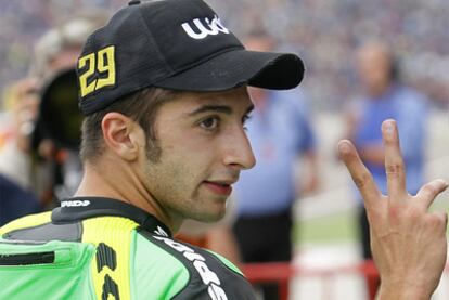 Andrea Iannone consigue la pole en Moto2.