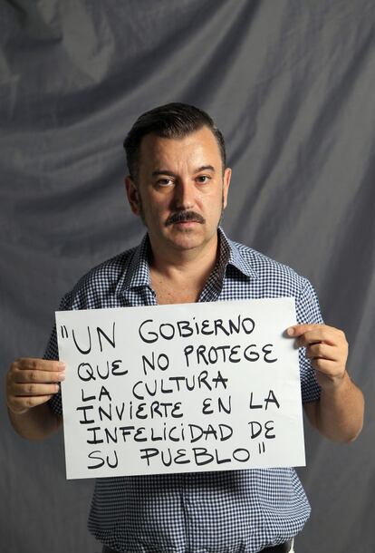 Director. 46 años. Cree que las medidas son el precio del resultado de las urnas. “Un Gobierno que no protege la cultura condena a la pobreza y la infelicidad”.