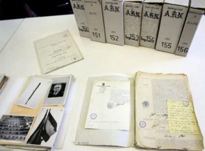 Las siete cajas que llegaron ayer al Archivo Nacional de Cataluña