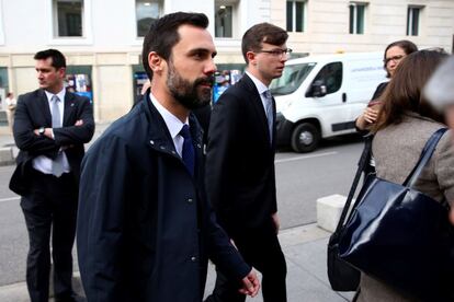 El president del Parlament, Roger Torrent, arribant al Congrés dels Diputats.