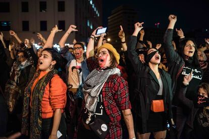 Mujeres libanesas se sumaron este sábado en Beirut al grito de guerra de Las Tesis chilenas para denunciar el acoso sexual y la violencia de género en el país.