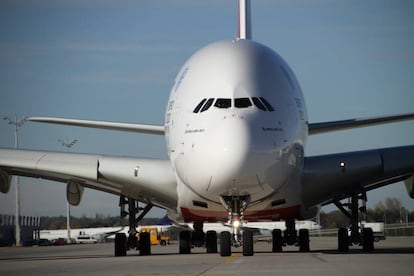 El característico perfil de la aeronave A-380.