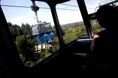 El teleférico pasa por encima de la Casa de Campo.