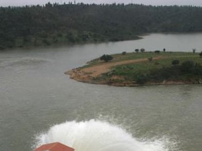 Vista aérea de la presa del Andévalo (Huelva).