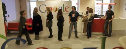 Treballadors a la seu de Google a Espanya.