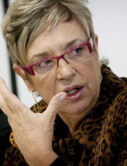 Fotografía de archivo, fechada en A Coruña, en marzo de 2010, de la empresaria Rosalía Mera Goyenechea, presidenta de la Fundació Paideia y cofundadora de Inditex, considerada por la revista Forbes como la mujer más rica de España, quien se encuentra ingresada en "situación irreversible" en el hospital Mateu Orfila, de Menorca, después de sufrir un derrame cerebral. EFE/Archivo