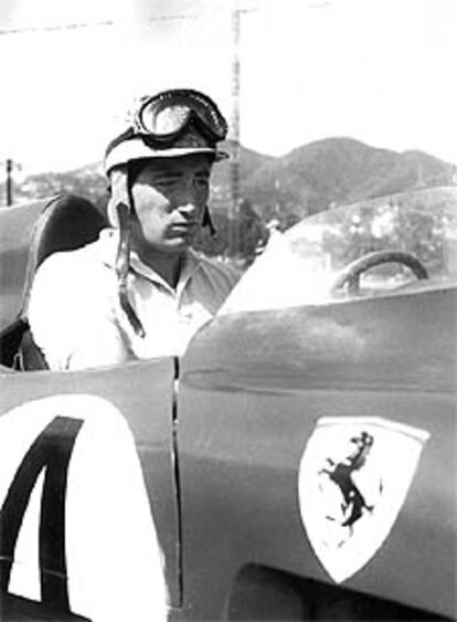 Alfonso de Portago, al volante de su Ferrari.