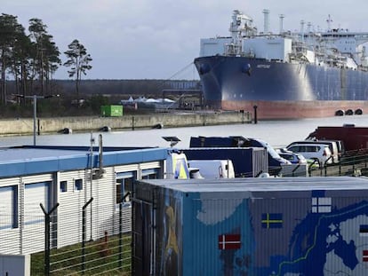 Barco regasificador Neptune, en Lubmin (Alemania).