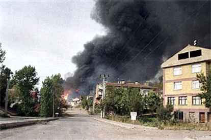 Incendio de una planta de gas en Izmit (Turquía)