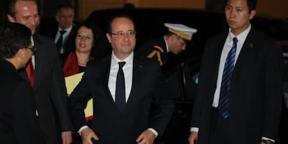 El presidente franc&eacute;s Fran&ccedil;ois Hollande (c), este viernes en Shangh&aacute;i. 