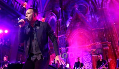 John Legend cantando en la sinagoga de Manhattan (Nueva York).