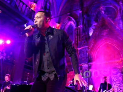 John Legend cantando en la sinagoga de Manhattan (Nueva York). 