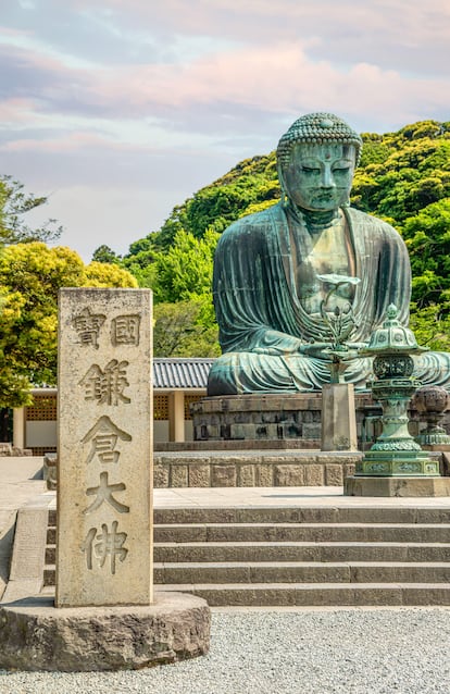 La majestuosa figura del Daibutsu, la segunda estatua más grande de Buda en Japón.