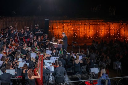 Riccardo Muti dirige a la Orquesta Juvenil Luigi Cherubini, el 9 de julio en el Teatro naturale della Cava de Lampedusa.