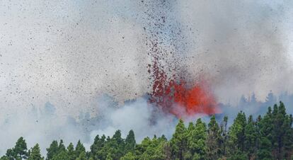 Erupción del volcán este domingo en Cumbre Vieja en La Palma.