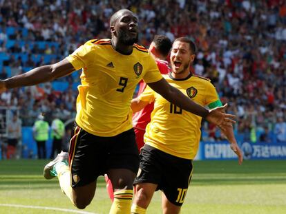 Lukaku y Hazard celebran la goleada de Bélgica a Túnez.