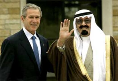 Bush recibe al príncipe heredero saudí, Abdalá, en su rancho de Tejas el pasado abril.