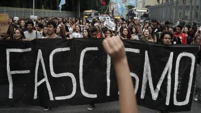 Estudantes da Universidade Federal do Rio mobilizados contra a candidatura de Jair Bolsonaro.