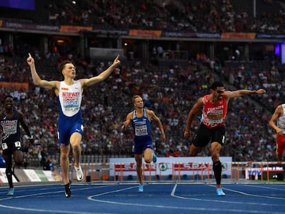 Karsten Warholm entra ganador de la final de 400m vallas.