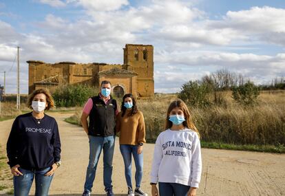 Familia Román Abia, en Fuente Andrino (Palencia).