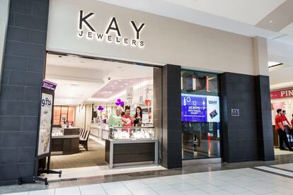 Una tienda de Kay Jewlers en un centro comercial de Miami, Florida