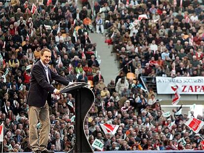 José Luis Rodríguez Zapatero, durante el mitin del PSOE en Dos Hermanas (Sevilla).
PÉREZ CABO