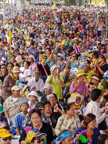 Miles de manifestantes se han sumado a la protesta que ha recorrido Bangkok.