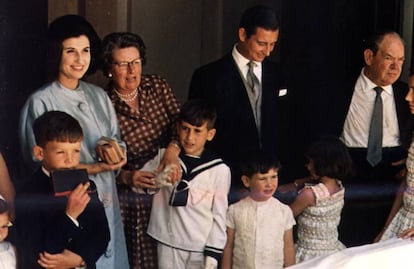 Carmen Franco y Cristobal Martínez-Bordiú con sus hijos.