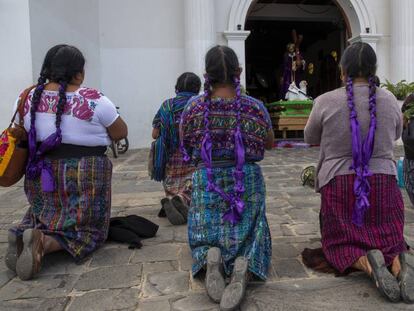 Un grupo de mujeres en la comunidad de San Martín Jilotepeque, en Guatemala.