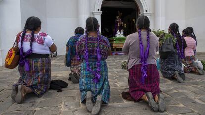 Un grupo de mujeres en la comunidad de San Martín Jilotepeque, en Guatemala.