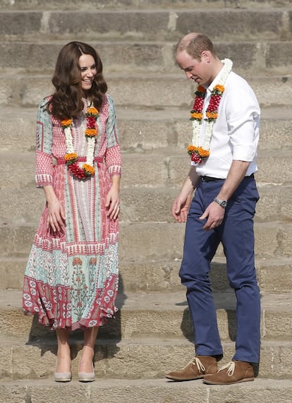 Los duques de Cambridge han cumplido con las tradiciones de India y Kate ha llevado vestidos inspirados en el país.