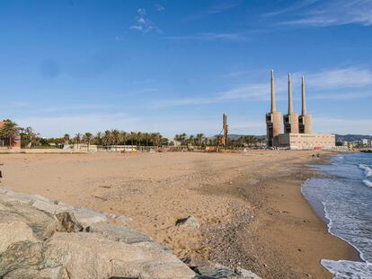 Playa de Sant Adrià de Besòs, ya en obras, por la que entraran los cables submarinos a la Barcelona Cable Landing Station