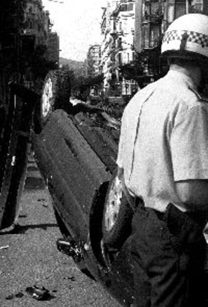 Un accidente de tráfico en la plaza de Urquinaona de Barcelona.